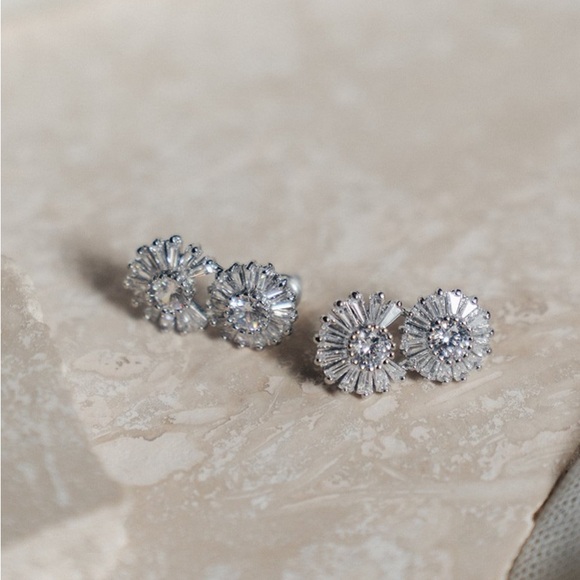 WHITE GOLD RHINESTONE FLORAL-INSPIRED BRIDAL EARRINGS - Picture 4 of 4